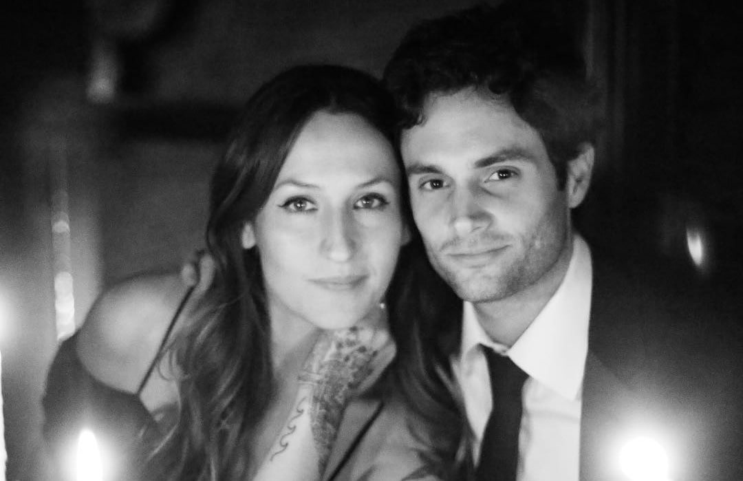 Domino Kirke and Penn Badgley