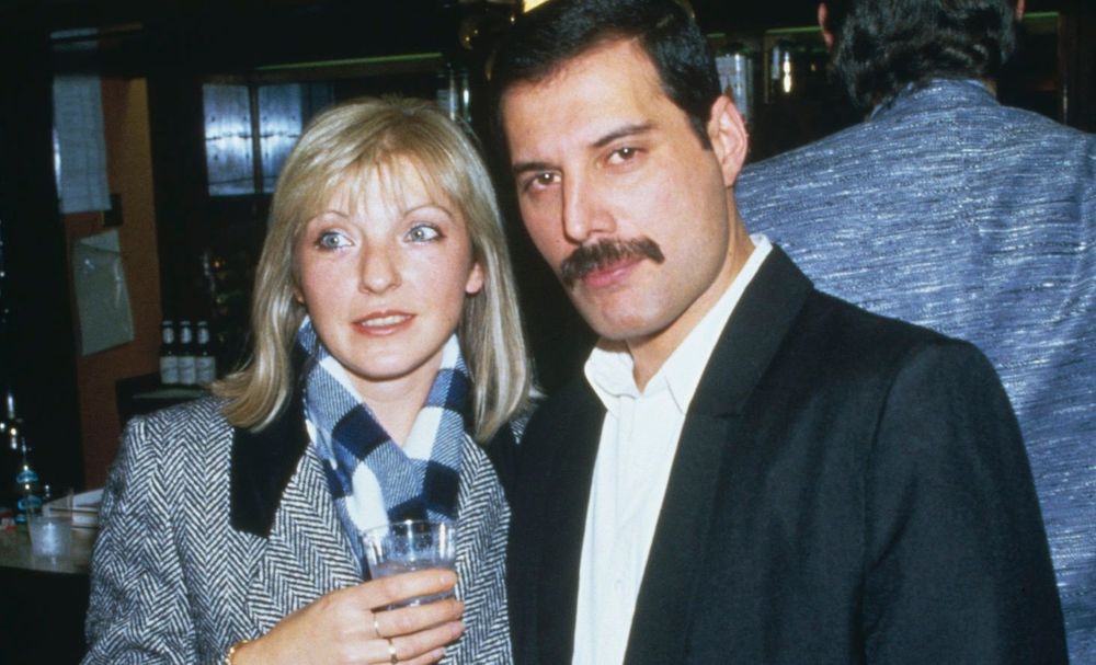 Mary Austin and Freddie Mercury wedd