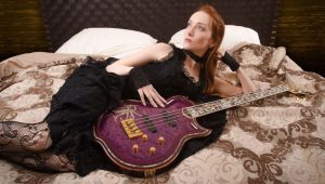 Scarlett Pomers now in 2022? She does photography and makes music after